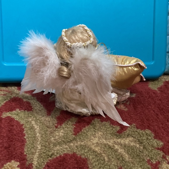 Geppeddo angel with star pillow porcelain face doll - Picture 4 of 4